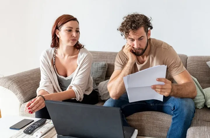 Czy warto porównywać oferty kredytów przed podpisaniem umowy?