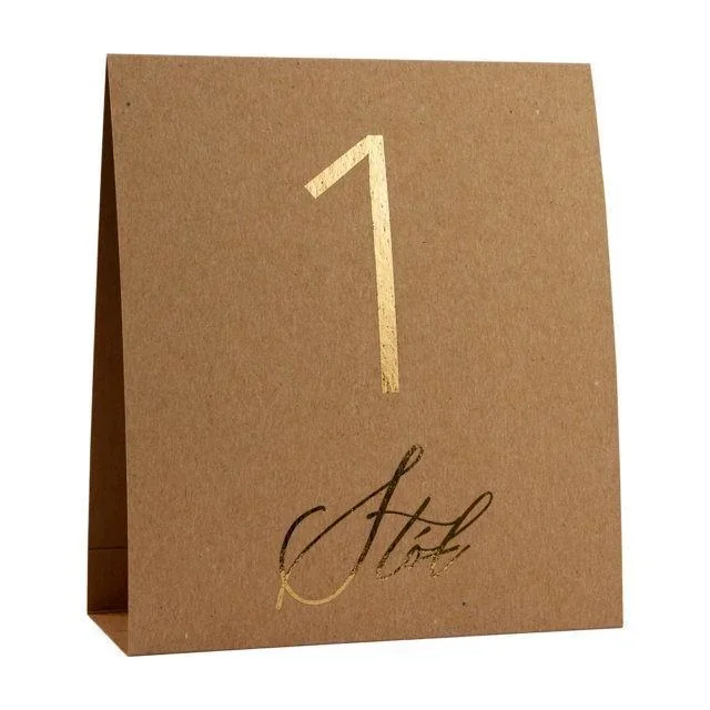 Numery na stoły na papierze eko pasują do wesel boho czy rustykalnych