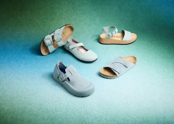 Birkenstock to nie tylko klasyczne klapki – w ofercie znajdziesz także sandały, chodaki i bardziej zabudowane modele, dzięki czemu łatwiej dobrać fason do stylu życia i potrzeb stopy.
