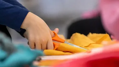 Ubrania z historią Zgierza. Młodzi projektują po swojemu