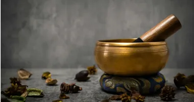 Grafika promocyjna wydarzenia Święty Spokój w Zgierzu – warsztaty sensoryczne na wyciszenie i regenerację