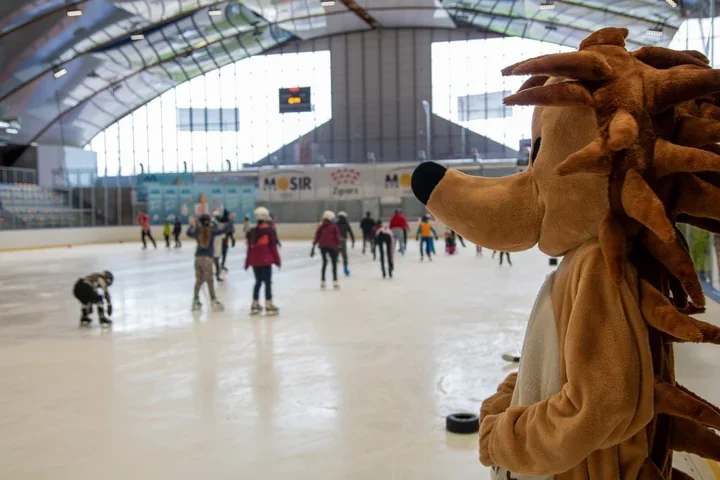 Na lodowisku MOSiR – tydzień ślizgawek i specjalny Dzień Kobiet z mistrzami