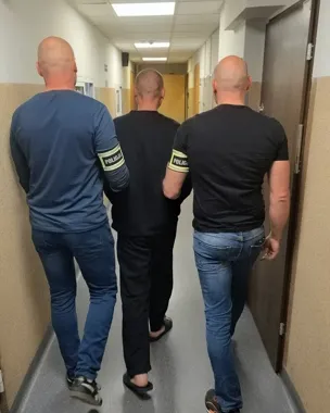 Maczeta w mieszkaniu - pościg za 40-latkiem zakończył się aresztem