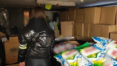 Dom w Dmosinie zmienił się w magazyn podróbek - towary warte blisko 600000 zł