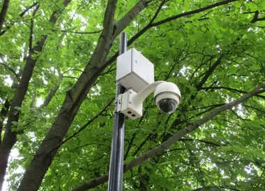 Dwie nieletnie z alkoholem przy Długiej w Zgierzu - monitoring zareagował rano